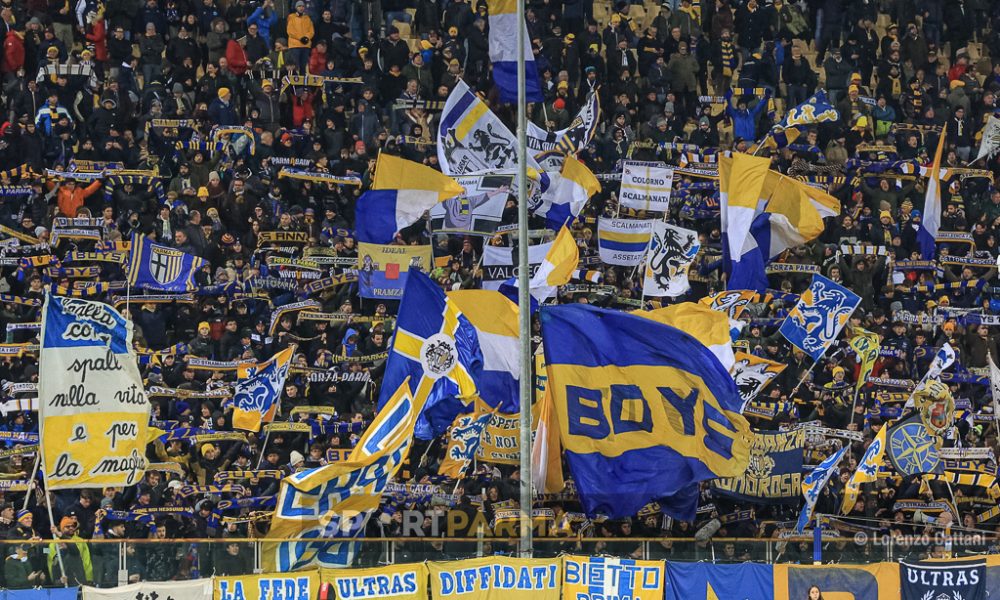 Parma Atalanta 1 3 13a giornata Serie A 2024 2025 sciarpe e bandiere in Curva Nord