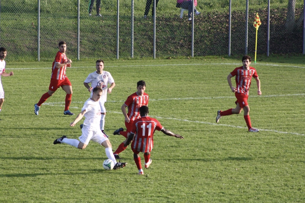 Tommaso Orlandini in azione in Team TRaversetolo Langhiranese 2 1 8a giornata Prima Categoria gir. B 2024 2025 foto Alice De Flandre