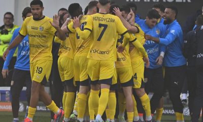 esultanza gialloblu in Venezia Parma 1 2 12a giornata Serie A 2024 2025