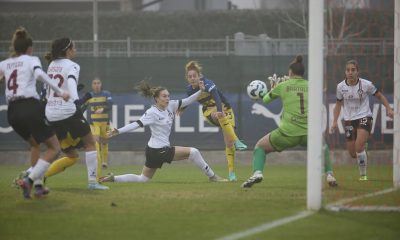 Alessia Rognoni calcia in porta in Parma Arezzo Serie B femminile 2024 2025