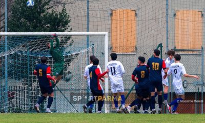 Futura Fornovo Medesano Sorbolo Biancazzurra 0 0 17a giornata Promozione gir. A 2024 2025 il portiere ospite Leonardo Ferrari allontana di pugno