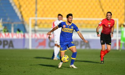 Gaston Brugman con la maglia blu e gialla del Parma nella stagione 2020 2021 di Serie A