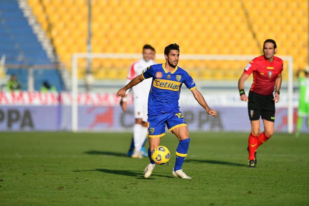 Gaston Brugman con la maglia blu e gialla del Parma nella stagione 2020 2021 di Serie A