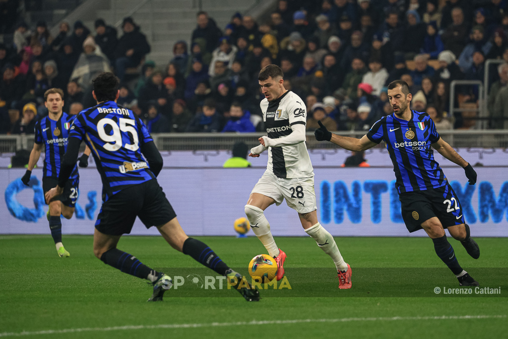 Inter Parma 3 1 15a giornata Serie A 2024 2025 Valentin Mihaila in azione