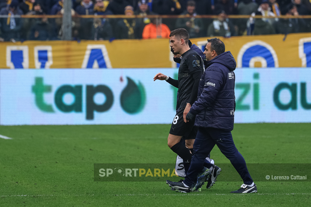 Parma Hellas Verona 2 3 16a giornata Serie A 2024 2025 Nahule Estevez abbandona il campo per infortunio