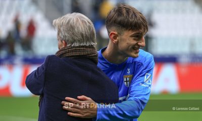 Parma Hellas Verona 2 3 16a giornata Serie A 2024 2025 Nicolas TRabucchi abbracciato dal presidente Kyle Krause