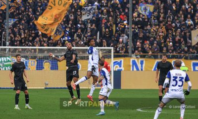 Parma Hellas Verona 2 3 16a giornata Serie A 2024 2025 stacco aereo di Azevedo Hernani Jr e Amin Sarr