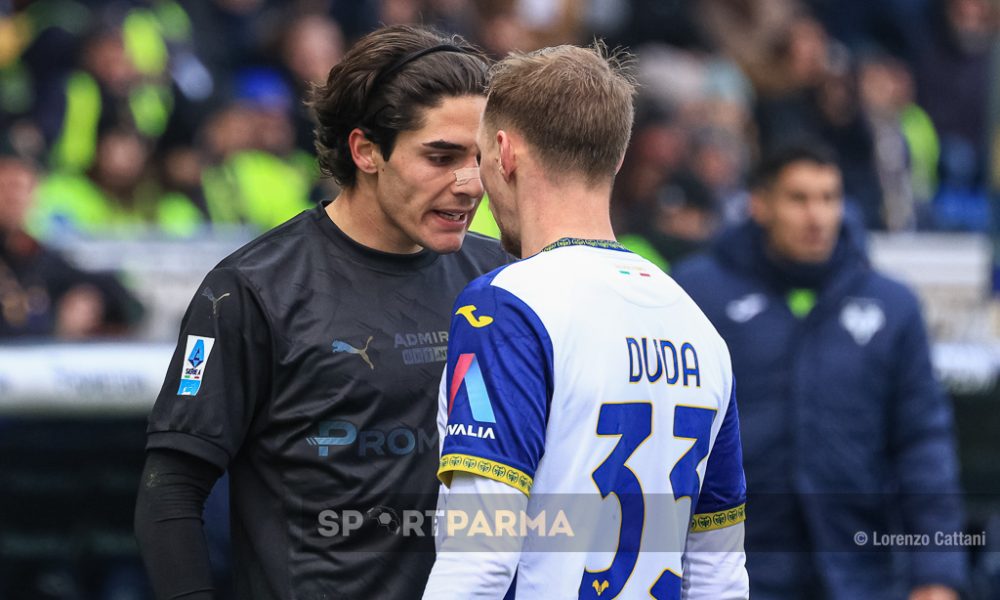 Parma Hellas Verona 2 3 16a giornata Serie A 2024 2025 testa a testa fra Matteo Cancellieri e Ondrej Duda