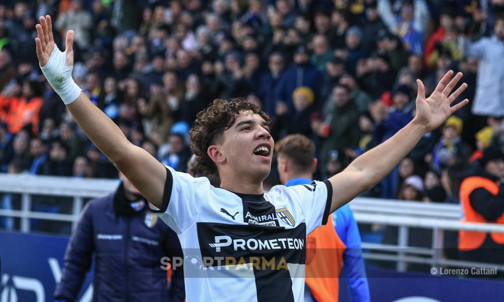 Parma Lazio 3 1 14a giornata Serie A 2024 2025 Anas Haj Mohamed esulta sotto la Curva Nord