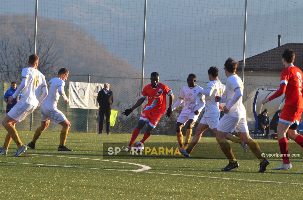 Solignano Fognano 0 4 13a giornata Prima Categoria gir. B 2024 2025 lattaccante Aman Randolf Franton in mezzo altraffico di maglie bianche