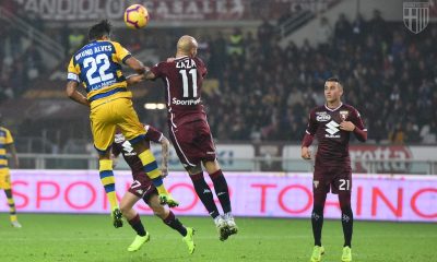 Bruno Alves e Simone Zaza staccano di testa in Torino Parma 1 2 Serie A 2018 2019