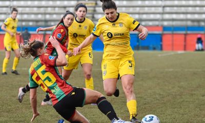 Laura Peruzzo contrastata da Chiara Ripamonti in Ternana Women Parma Women 1 1 Serie B femminile 2024 2025