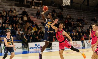 Levi Guimdo Valdo a canestro in Logiman Crema Foppiani Fulgor Fidenza 84 73 22° turno Serie B nazionale basket 2024 2025