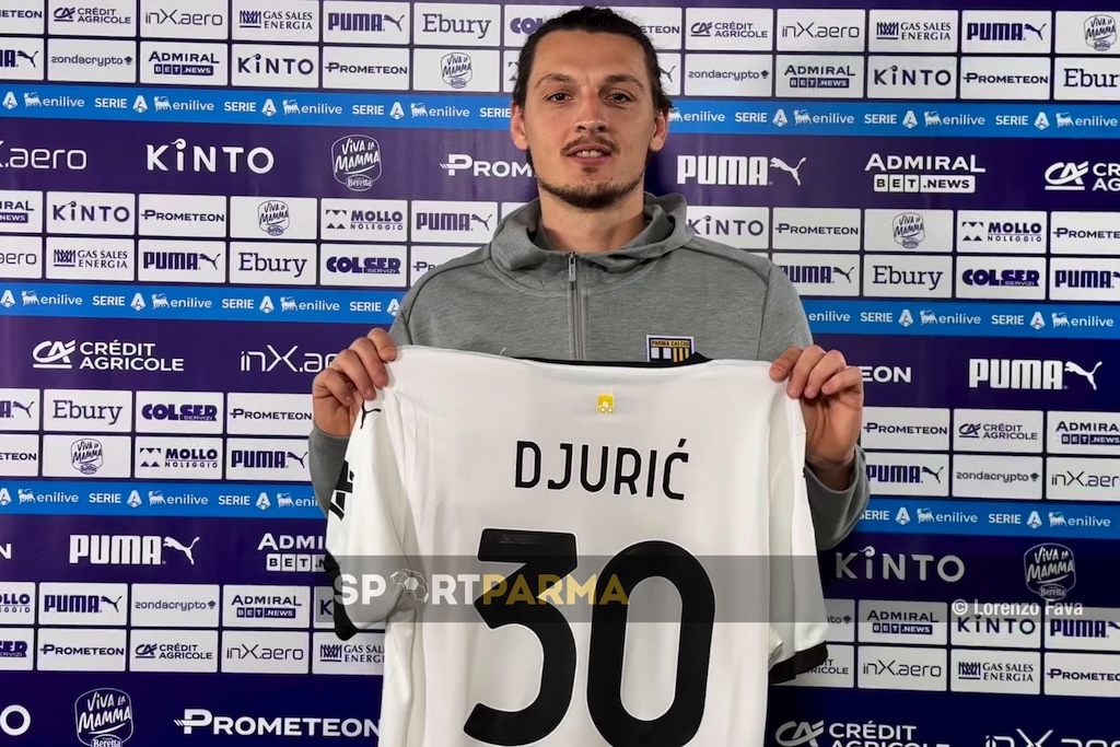 Milan Djuric nuovo attaccante del Parma Calcio con la maglia crociata numero 30 nel giorno della presentazione 23.1.2025