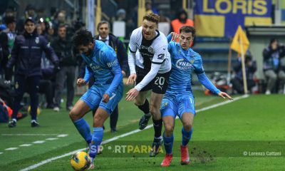 Parma Venezia 1 1 21a giornata Serie A 2024 2025 Antoine Hainaut stretto tra Egill Mikael Ellertsson e Gaetano Oristanio