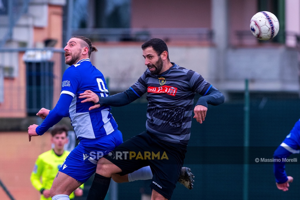 Real Sala Baganza Marzolara 2 2 18a giornata Prima Categoria gir. B 2024 2025 duello aereo tra Mattia Dellapina e Francesco Biasin