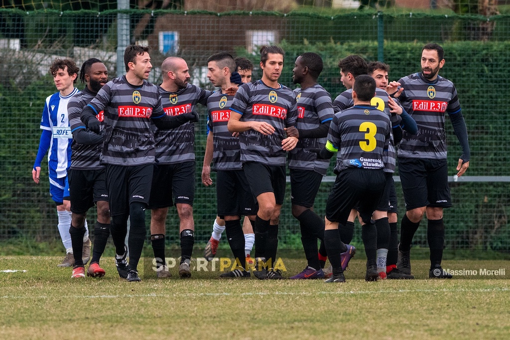 Real Sala Baganza Marzolara 2 2 18a giornata Prima Categoria gir. B 2024 2025 esultanza locali dopo il gol del vantaggio