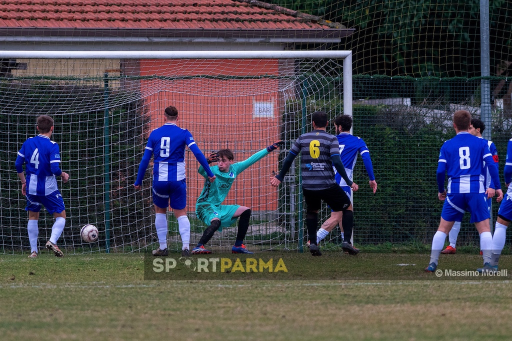 Real Sala Baganza Marzolara 2 2 18a giornata Prima Categoria gir. B 2024 2025 il pallone sinsacca per il vantaggio locale