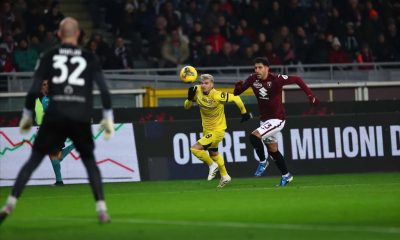 Valentin Mihaila e Guillermo Maripan in azione durante Torino Parma 0 0 19a giornata Serie A 2024 2025