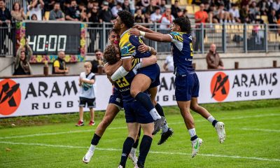 abbraccio giocatori Zebre Parma URC 2024 2025