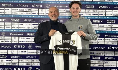 il ds del Parma Calcio Mauro Pederzoli con il difensore Mathias Johan Fjortoft Lovik nella conferenza stampa di presentazione 15.1.2025