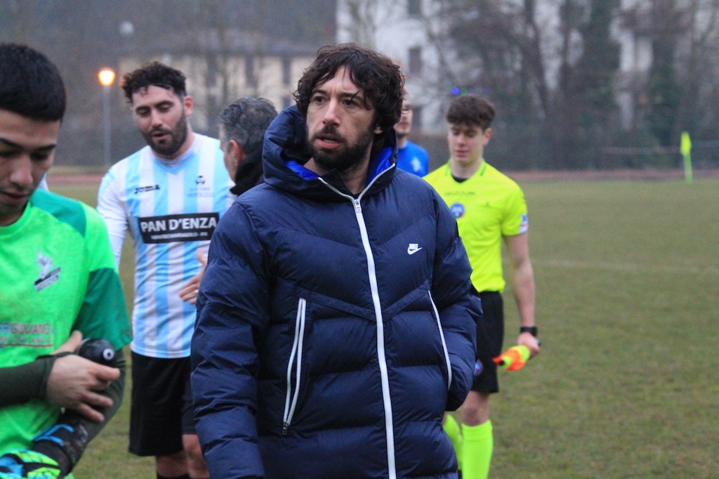 lallenatore ospite Alessandro Groppi al termine di Fidenza Terme Monticelli 0 0 18a giornata Promozione 2024 2025