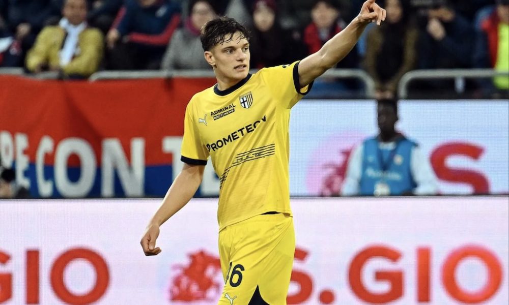 Cagliari Parma 2 1 24a giornata Serie A 2024 2025 Giovanni Leoni esulta dopo il 1° gol in Serie A