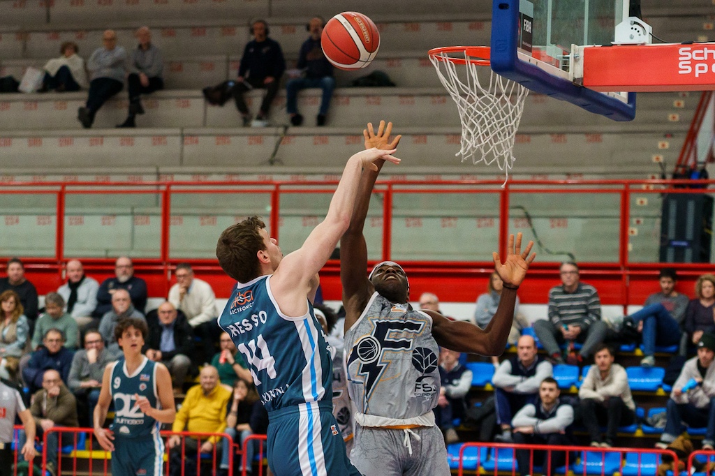 Levi Guimdo Valdo in Foppiani Fulgor Fidenza AZ Robur Saronno 25a giornata Serie B nazionale basket 2024 2025