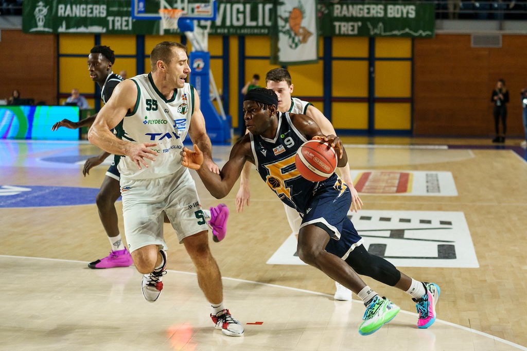 Levi Guimdo Valdo in Treviglio Brianza Foppiani Fulgor 75 79 Fidenza 28a giornata Serie B nazionale basket 2024 2025