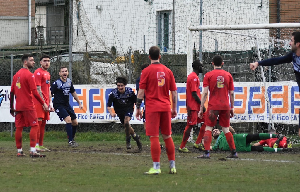 Matteo Ferraroni esulta dopo uno dei gol segnati in Montecchio Futura Fornovo Medesano 0 2 23a giornata Promozione 2024 2025