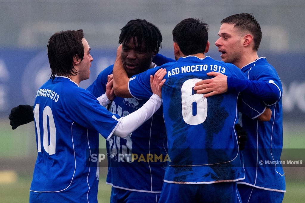 Noceto Zibello Pieve 2 0 19a giornata Prima Categoria gir. A 2024 2025 Francis Baha autore del gol del vantaggio abbracciato dai compagni