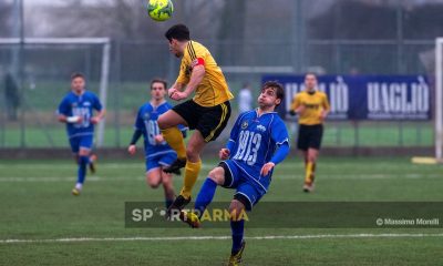 Noceto Zibello Pieve 2 0 19a giornata Prima Categoria gir. A 2024 2025 Salvatore Stingo anticipa con uno stacco di testa Mattia Corbellini