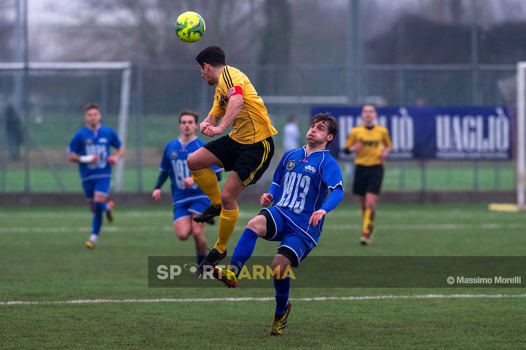 Noceto Zibello Pieve 2 0 19a giornata Prima Categoria gir. A 2024 2025 Salvatore Stingo anticipa con uno stacco di testa Mattia Corbellini