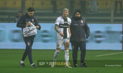 Parma Lecce 1 2 23a giornata Serie A 2024 2025 Valentin Mihaila esce dal campo per infortunio