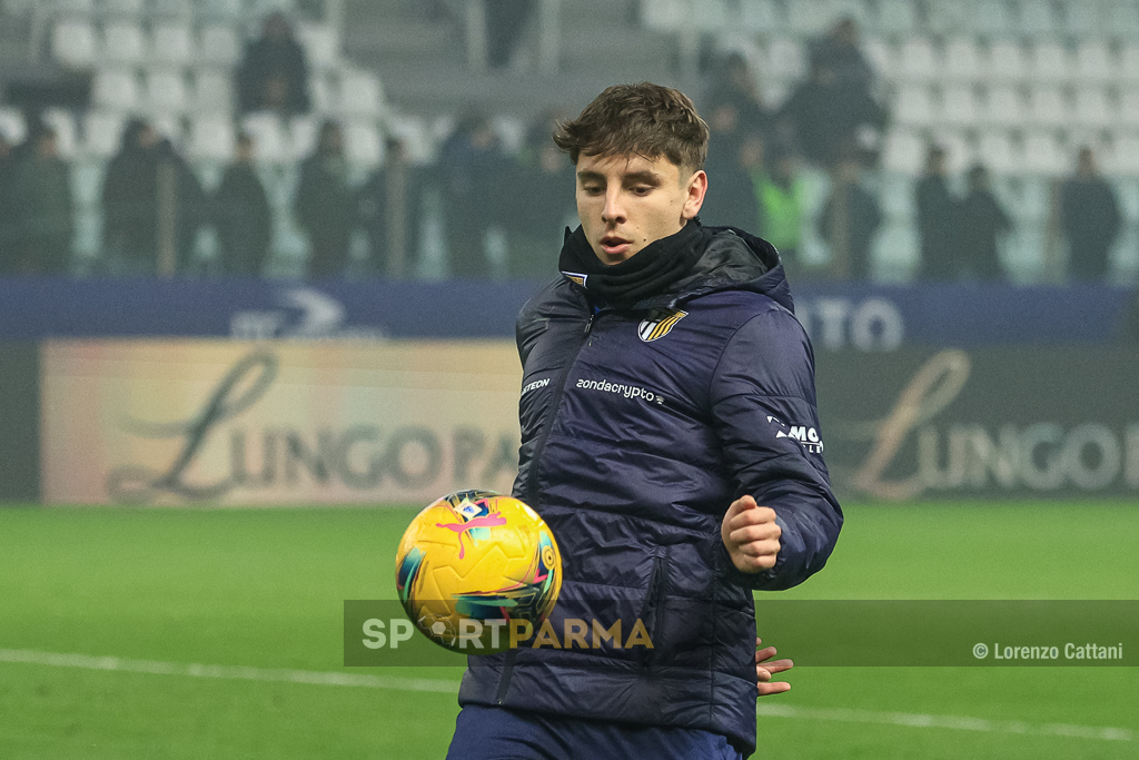 Parma Lecce 1 3 23a giornata Serie A 2024 2025 Adrian Bernabe nel riscaldamento