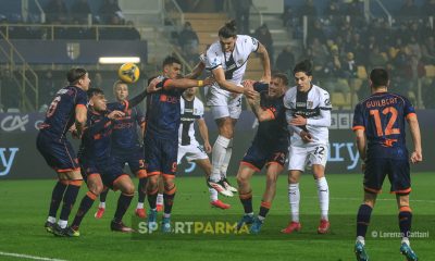 Parma Lecce 1 3 23a giornata Serie A 2024 2025 il colpo di testa di Milan Djuric toccato col braccio da Federico Baschirotto