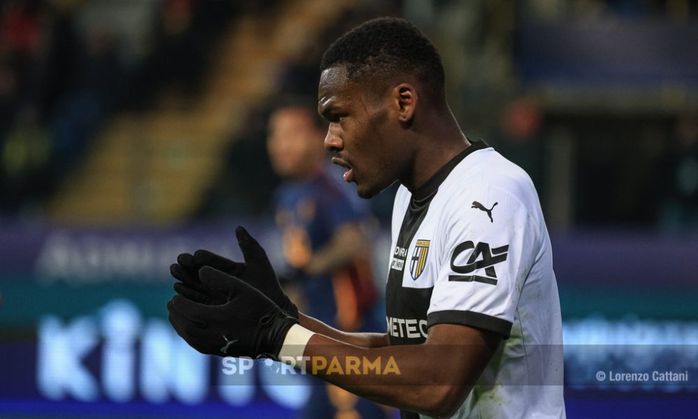 Parma Roma 1 0 25a giornata Serie A 2024 2025 Ange Yoan Bonny applaude