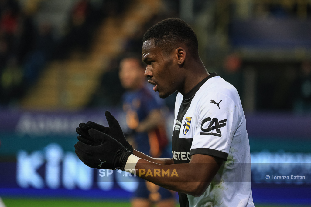 Parma: duello sul mercato tra Napoli e Inter per Bonny 1 Parma Roma 1 0 25a giornata Serie A 2024 2025 Ange Yoan Bonny applaude