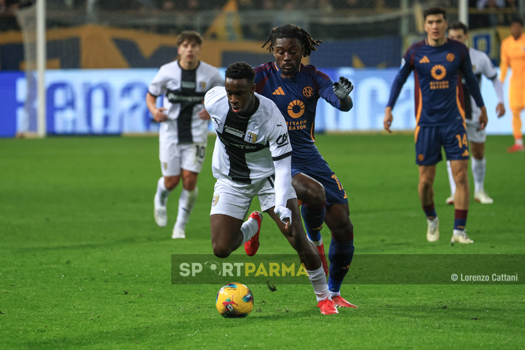 Parma Roma 1 0 25a giornata Serie A 2024 2025 Mandela Keita e Kouadio Emmanuel Kone a contrasto