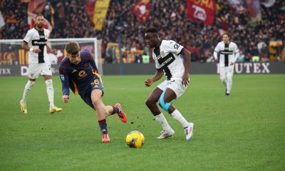 Roma Parma 5 0 17a giornata Serie A 2024 2025 Alexis Saelemaekers osserva Drissa Camara