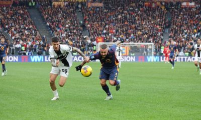 Roma Parma 5 0 17a giornata Serie A 2024 2025 Dennis Man e Angelino inseguono il pallone