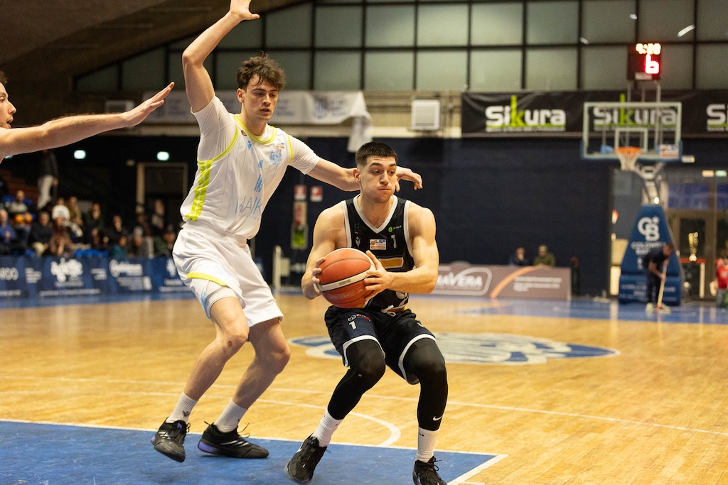 Simone Valsecchi in Virtus Ragusa Foppiani Fulgor Fidenza 66 67 30a giornata Serie B basket 2024 2025