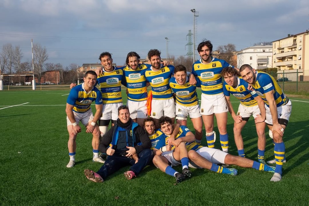 Tobia Bocchi con i compagni di squadra della Rugby Parma