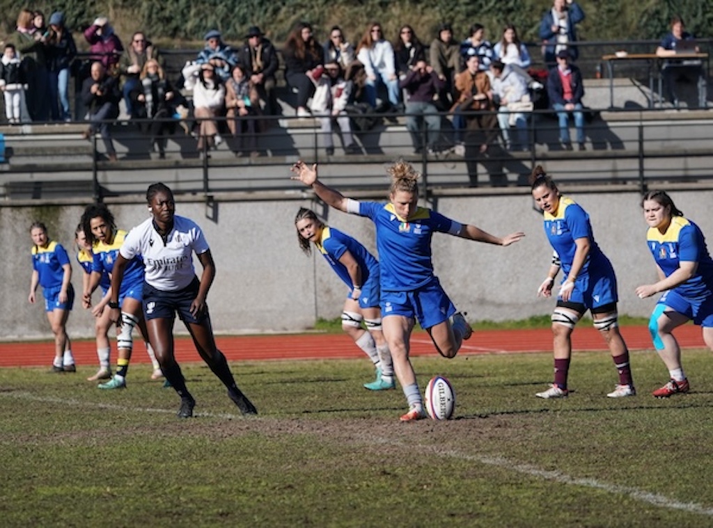 Veronica Madia 30 anni Rugby Colorno da il calcio dinizio alla sfida tra Iberians Majadahonda e Zebre Parma