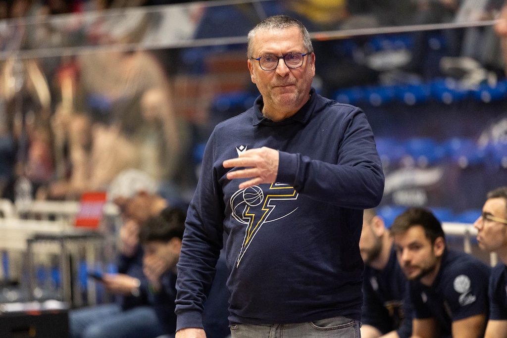 Fulgor Fidenza, il bilancio di coach Bizzozi: «Stagione felice» 1 coach Andrea Bizzozi Virtus Ragusa Foppiani Fulgor Fidenza 66 67 30a giornata Serie B basket 2024 2025