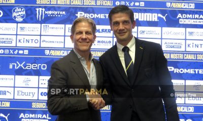 il presidente Kyle Krause e mister Cristian Chivu in conferenza stampa al Tardini il 20.02.2025