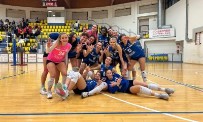 lesultanza delle ragazze del Galaxy Volley Collecchio dopo la vittoria per 0 3 a Mapello contro la capolista Brembo Serie B2 pallavolo femminile