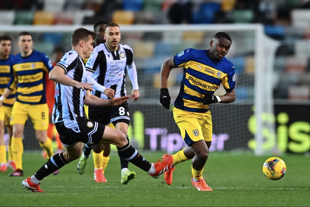 Ange Yoan Bonny tra Jaka Bijol e Sandi Lovic in Udinese Parma 1 0 27a giornata 2024 2025