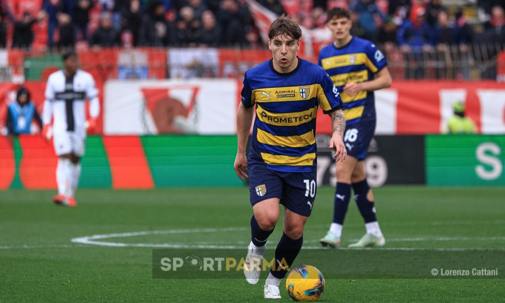 Monza Parma 1 1 29a giornata Serie A 2024 2025 Adrian Bernabe palla al piede