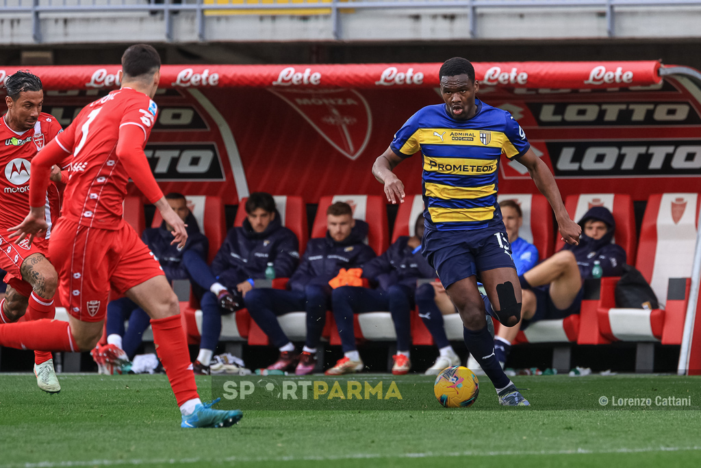 Monza Parma 1 1 29a giornata Serie A 2024 2025 Ange Yoan Bonny palla al piede nellazione del gol del pareggio